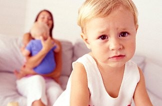 детская ревность Второй ребенок в семье. Как справиться с детской ревностью?